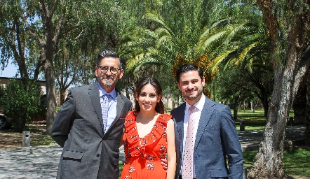  Alfredo Aguilar con sus hijos Sara y Diego.