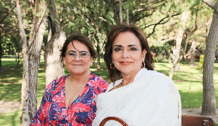  Martha Saldaña y Guadalupe Contreras.