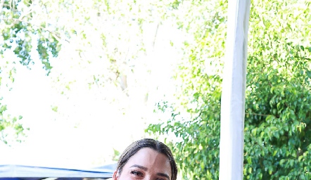  Montze Ortiz con su ahijada Emilia Hernández.