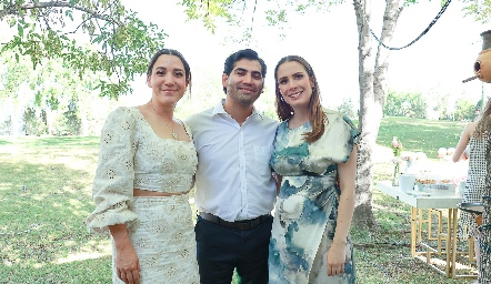  Montze Ortiz, Gibrán Delsol y Sofía García, padrinos de Emilia.