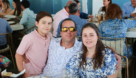  Matías Salgado, Agustín Salgado y Mila Nemer.