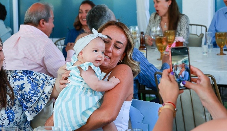  Sandra Salgado con su sobrina Emilia Hernández.