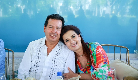  Héctor Hernández y Rosy Vázquez, abuelos de Emilia.
