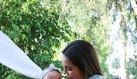  Jimena Hernández con su sobrina Emilia.