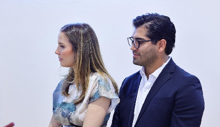  Ana Sofía García y Gibrán Delsol, padrinos de Emilia.