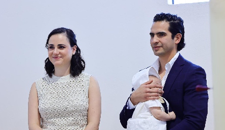  Susana Schekaibán y Héctor Hernández con su hija Emilia.