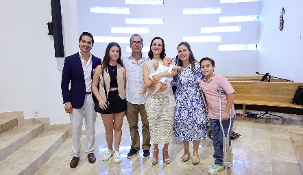  Héctor Hernández, Mila Salgado, Agustín Salgado, Susana Schekaibán, Emilia Hernández, Mila Nemer y Matías Salgado.