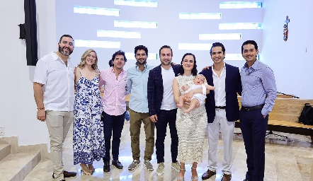  Fernando Domínguez, Camila Fernández, Sebastián Garza, José Luis Leiva, Gebraham Garay, Susana Schekaibán, Héctor Hernández y Aldo González con Emilia.