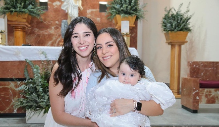  Suemi de Alba y Romina Reverte con Sofía.