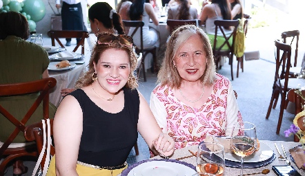  Paola Ramos y Dolores Ortuño.