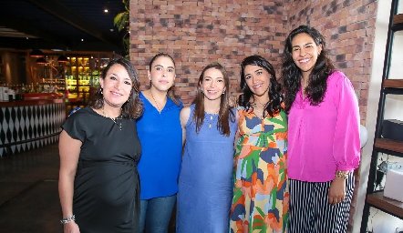  Fer Atisha, Yasira Iga, Miriam All, Daniela Puente y Ana Rosales.