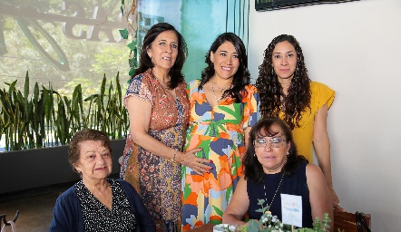  Lucía Torres, Daniela Puente, Lucía Puente, Consuelo Nava y Martha Vega.