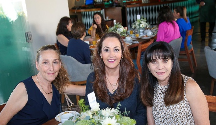  Olivia Martínez, Silvia Medrano y Paty Campos.
