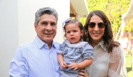  Julio Castelo, Ana Paula Ramírez y Ceci Castelo.