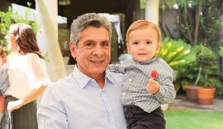  Julio Castelo con su nieto Diego Valdés.