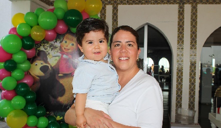  Gaby Carrillo con su hijo José Pablo Meade.
