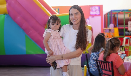  Ana Gabriela González con su hija Paula González.