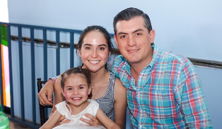  Regina Quevedo y Germán Gonzalez con su sobrina Alejandra.