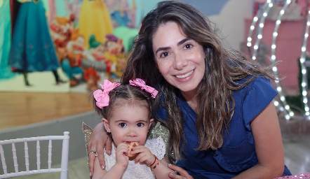  Andrea Lorca con su hija Isabela Gordoa.