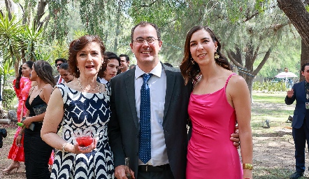  Maricarmen Bárcena, Rafael Mendizábal y Paulina Solano.