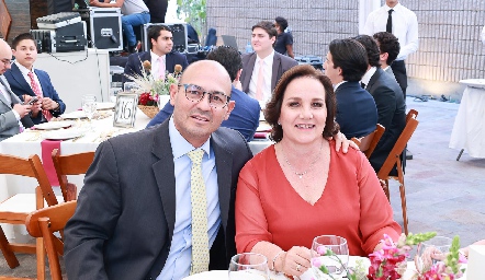  Alejandro Villalobos y Sandra de Villalobos.
