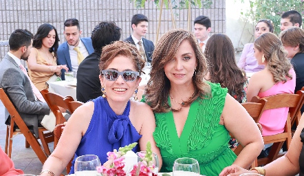  Mercedes Dávalos y Rebeca Vega.