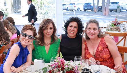  Mercedes Dávalos, Rebeca Vega, Angelita Ortiz y Vicky Maldonado.