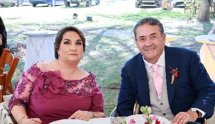  Martha Herrera y Alfonso Jerez, papás de la novia.