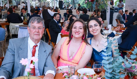  Guillermo Aguirre, Marcela Echeverría y Adriana Aguirre.