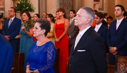  Lupita García y Roberto Bárcena, abuelos del novio.
