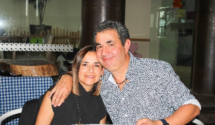  Mariel Quevedo y Juan Gallegos.
