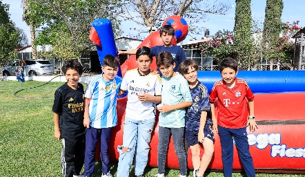  Miguel Ángel Ramírez, Sebastián Castro, Fernando Rojo, Patricio Castro, José Pablo, Diego y Alejandro Ocejo.