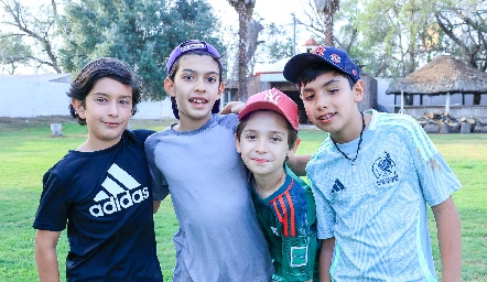  Arturo, Emmanuel, Juan Pablo y Santiago.