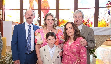  Sergio Velasco, Carmen Zwiegger, Maricela Ochoa y Eduardo Zermeño con su nieto Jerónimo.