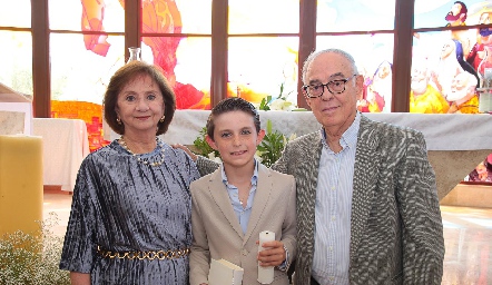  Matías Martínez con sus abuelos.