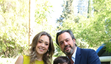  Roberta Martínez y Rodrigo Medellín con sus hijos Marcelo, Diego y Santiago Medellín.