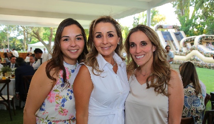  Yuri Cojongo, Verónica Antunes y Daniela Llano.