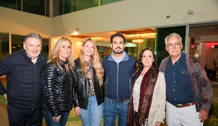  Los novios con sus papás, Sergio Solana, Ana Clara Bárcena, Ana Sofía Solana, Victorio Ortiz, Lourdes Chevaile y Manuel Ortiz.