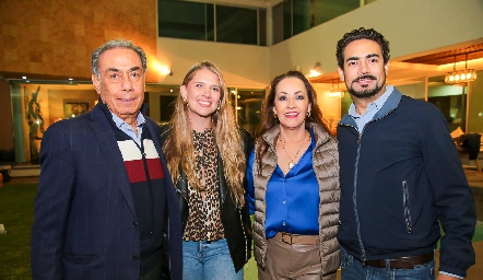  Gerardo Chevaile, Ana Sofía Solana, Silvia Medrano y Victorio Ortiz.