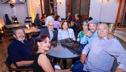  Nicolás Pérez, Abraham Torres, María Elena Ramírez, Luisa María Urenda,  José Luis Leiva, Dr. Rueda y Verónica Rueda.