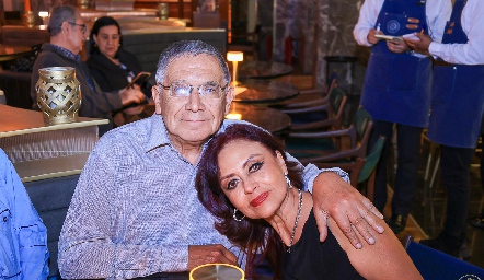  Dr. Rueda y Verónica Rueda.