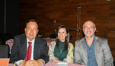  Marcos Algara, Yolanda Camacho y Oscar García.