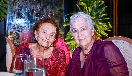  Ana María Carpizo y María Luisa Campeas.