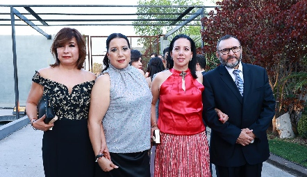 María Eugenia Velasco, María  Gabriela Velasco Carpizo, María Fernanda Velasco y Javier Gandara.