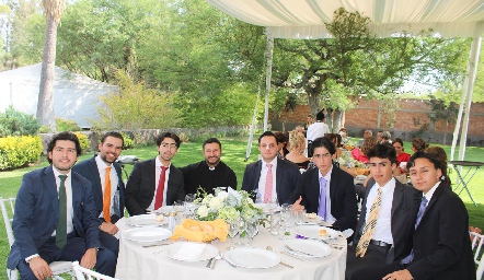  Gerardo Bocard, Gustavo Rangel, Juan Pablo Bocard, Padre Rodolfo, Victoriano Martínez, Arturo, Aldo y Oscar Hinojosa.