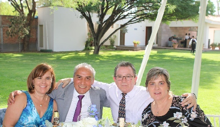  Anabell Valle, Arturo González, Mauricio Valle y Sofía Hunter.