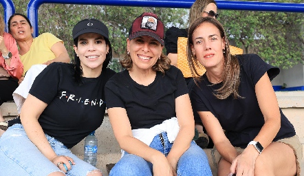  Carla Ortiz, Nelly Esper y Adriana Ramírez.