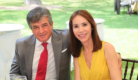  Gustavo Pérez y señora.