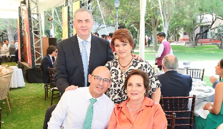  Jorge e Isabel Mauricio, Alejandro y Sandra Villalobos.