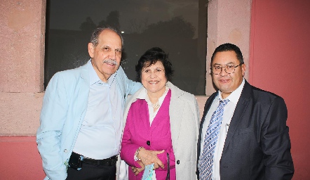  Alfredo y Cristina Narváez con Jorge Rodríguez.